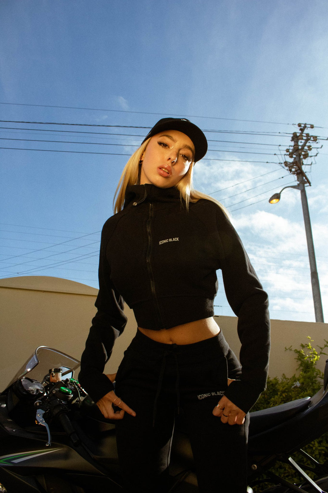 IconicWomen Cropped Hoodie - Iconic Black™